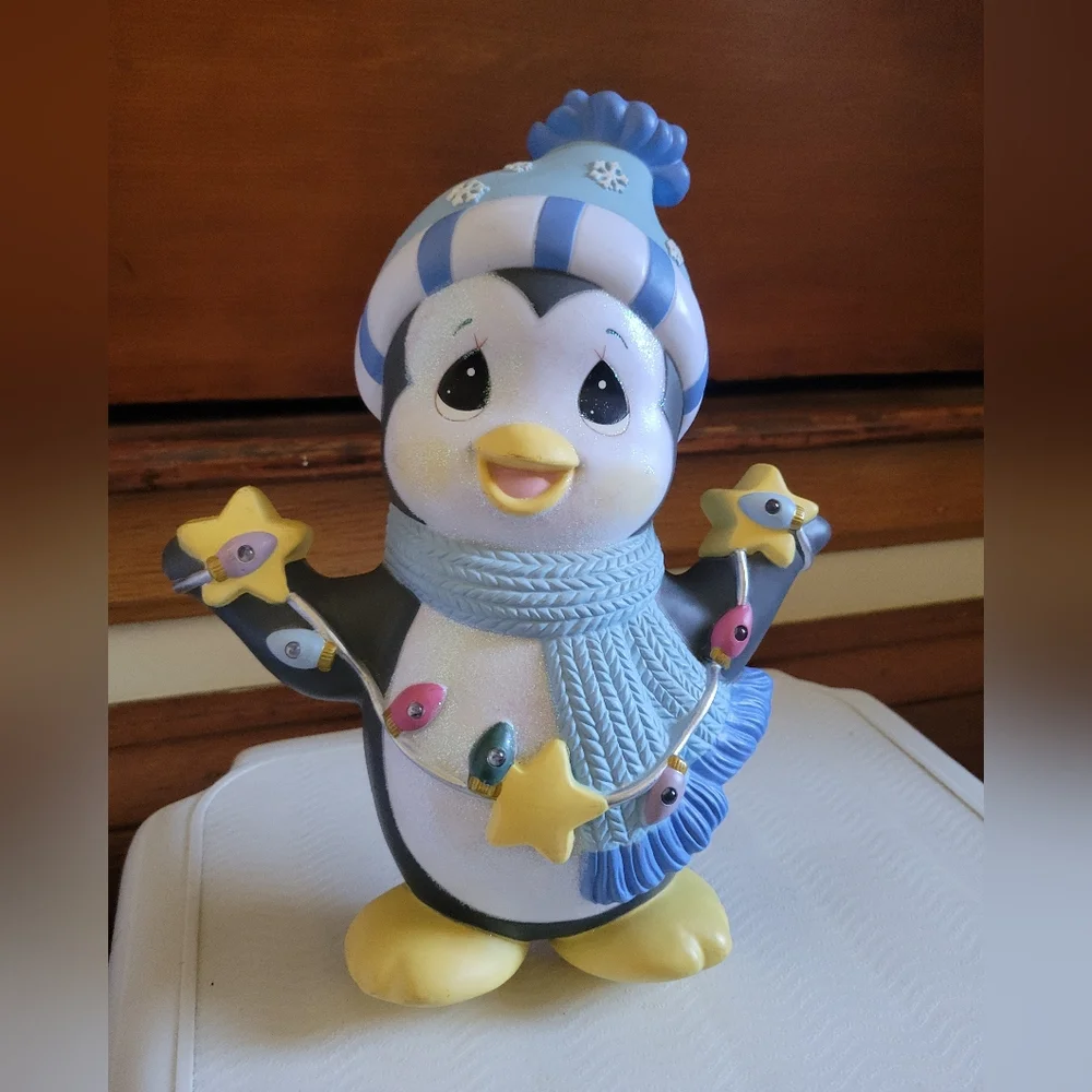 2011 Precious Moments penguin christmas decor lighted battery powered